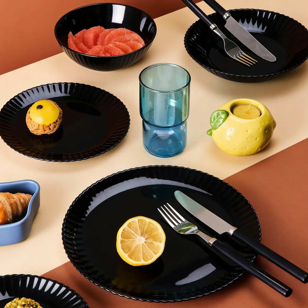 Assiette plate noire 25 cm Bloom