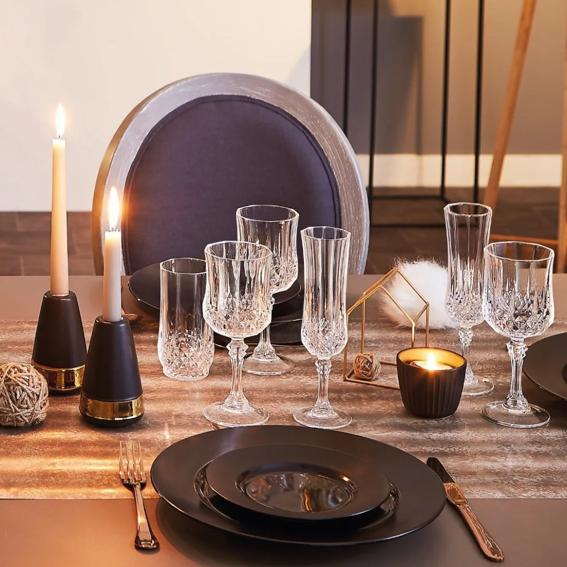 Ensemble 18 pièces, verres à pied et gobelets Longchamp